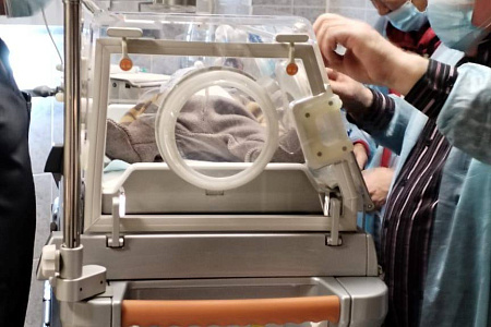 Врачи санавиации ФМБЦ им.А.И. Бурназяна спецбортом  доставили в Москву новорожденного с тяжелой патологией