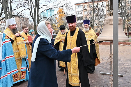 Освящение колоколов больничного храмового корпуса