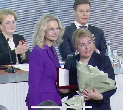 Первый проректор МБУ ИНО ФМБЦ им.А.И. Бурназяна ФМБА России Валентина Олесова удостоена знаком отличия ФМБА России «За наставничество»