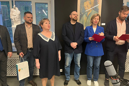 Творческие работы военнослужащих, которые находятся на лечении и реабилитации в ФМБЦ им.А.И. Бурназяна, представлены на выставке «Мы вместе! Своя сила в искусстве»