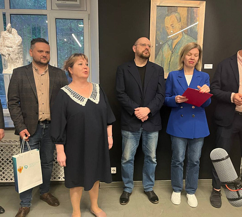 Творческие работы военнослужащих, которые находятся на лечении и реабилитации в ФМБЦ им.А.И. Бурназяна, представлены на выставке «Мы вместе! Своя сила в искусстве»