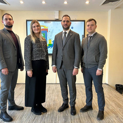 Научный сотрудник ГНЦ ФМБЦ им.А.И.Бурназяна ФМБА России на встрече с депутатом Госдумы Александром Мажугой