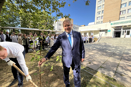 Руководитель ФМБА России Вероника Скворцова поздравила с Днем знаний ординаторов и аспирантов ФМБЦ им. А.И. Бурназяна