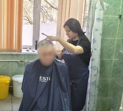 Парикмахеры – волонтеры оказывают поддержку военнослужащим, которые находятся на лечении и реабилитации в ФМБЦ им. А.И. Бурназяна