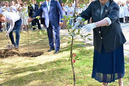 Руководитель ФМБА России Вероника Скворцова поздравила с Днем знаний ординаторов и аспирантов ФМБЦ им. А.И. Бурназяна