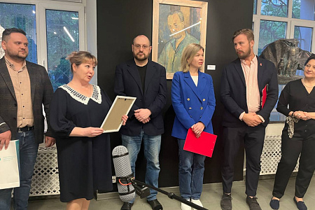 Творческие работы военнослужащих, которые находятся на лечении и реабилитации в ФМБЦ им.А.И. Бурназяна, представлены на выставке «Мы вместе! Своя сила в искусстве»