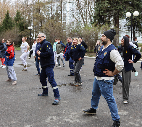Коллективная зарядка в ГНЦ ФМБЦ им. А. И. Бурназяна ФМБА России: движение к здоровью