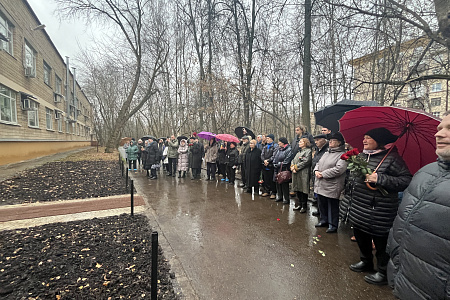 Генеральный директор ГНЦ ФМБЦ им.А.И. Бурназяна ФМБА России Александр Самойлов принял участие в открытии мемориальной доски выдающемуся ученому-медику Александру Фриденштейну