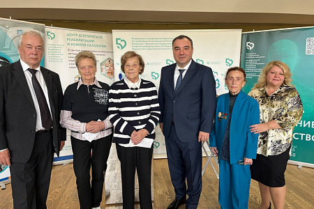 Ветераны и почетные сотрудники ФМБЦ им.А.И. Бурназяна ФМБА России на торжественном мероприятии к 80-летию атомной отрасли страны