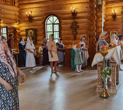 Праздничная литургия в храмовом корпусе
