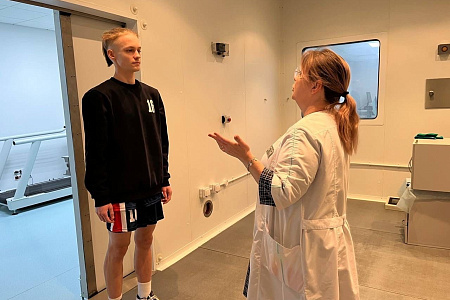 Генеральный директор ФМБЦ им.А.И. Бурназяна Александр Самойлов помог исполнить мечту 13-летнего школьника из Москвы