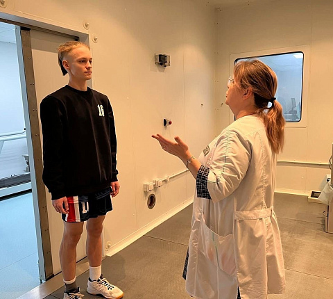 Генеральный директор ФМБЦ им.А.И. Бурназяна Александр Самойлов помог исполнить мечту 13-летнего школьника из Москвы