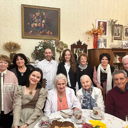 Молодые учёные ГНЦ ФМБЦ им. А. И. Бурназяна ФМБА России поздравили ветеранов в канун Дня снятия блокады Ленинграда