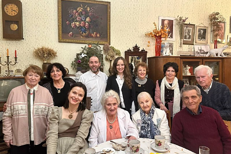 Молодые учёные ГНЦ ФМБЦ им. А. И. Бурназяна ФМБА России поздравили ветеранов в канун Дня снятия блокады Ленинграда