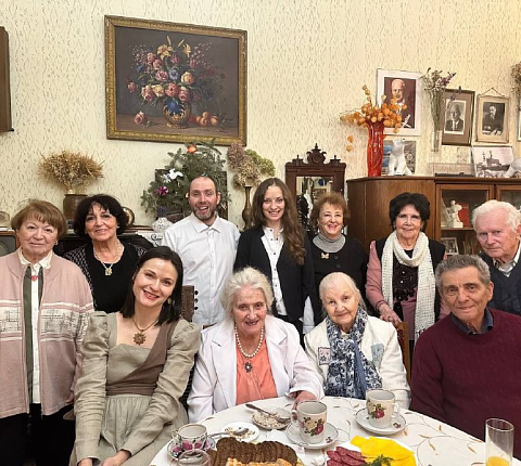 Молодые учёные ГНЦ ФМБЦ им. А. И. Бурназяна ФМБА России поздравили ветеранов в канун Дня снятия блокады Ленинграда