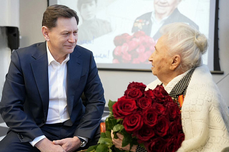 Коллектив ГНЦ ФМБЦ им.А.И.Бурназяна ФМБА России поздравил ветерана Центра Валентину Минаева со 105-летним юбилеем