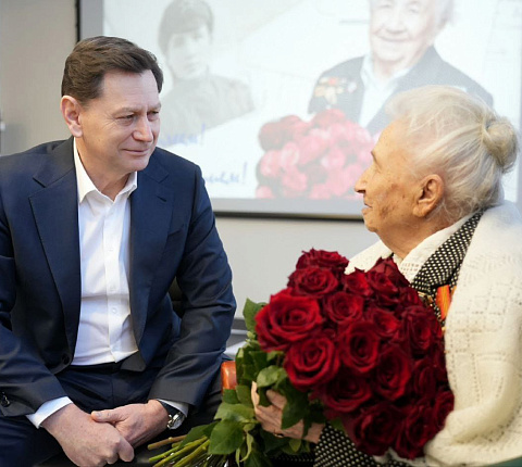 Коллектив ГНЦ ФМБЦ им.А.И.Бурназяна ФМБА России поздравил ветерана Центра Валентину Минаева со 105-летним юбилеем