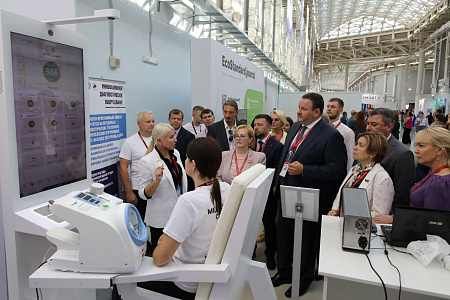 Вероника Скворцова представила эталонную модель оказания медицинской помощи сотрудникам промышленных предприятий на Всероссийской неделе охраны труда