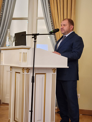 Генеральный директор ФМБЦ им. А.И. Бурназяна Александр Самойлов  выступил с докладом на выездном заседании Бюро отделения медицинских наук РАН