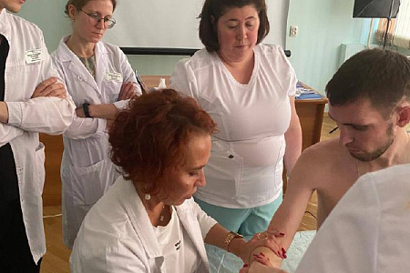 В ФМБЦ им. А.И. Бурназяна прошел мастер-класс по ботулинотерапии
