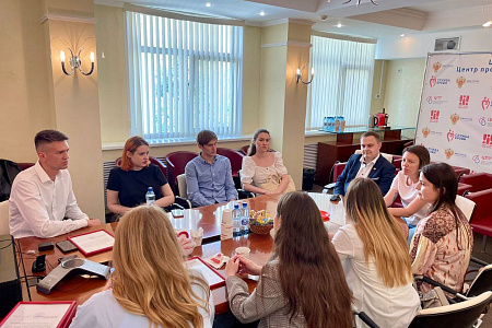 Центр крови ФМБА России наградил музыкальное объединение ФМБЦ им.А.И. Бурназяна