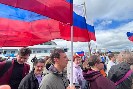 Молодежный совет ЦФО ФМБА России присоединился к масштабному шествию ко Дню государственного флага России