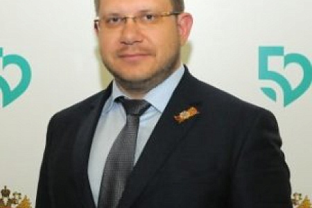 Поздравление генерального директора ГНЦ ФМБЦ им.А.И.Бурназяна Александра Сергеевича Самойлова с Международным женским днем