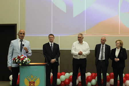 Вероника Скворцова поздравила с Днем знаний ординаторов и студентов ФМБЦ им.А.И. Бурназяна