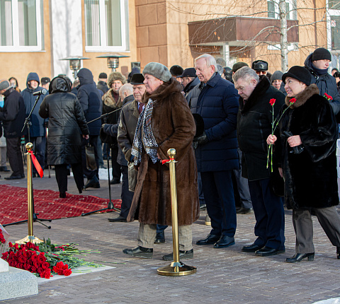 В ФМБЦ им. А.И. Бурназяна ФМБА России состоялось торжественное  открытие памятника «Первопроходцам в радиационной медицине от благодарных потомков»