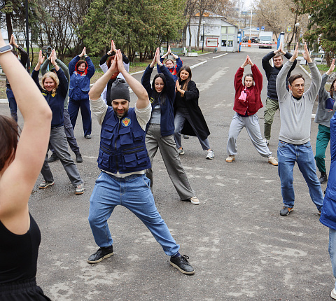 Коллективная зарядка в ГНЦ ФМБЦ им. А. И. Бурназяна ФМБА России: движение к здоровью