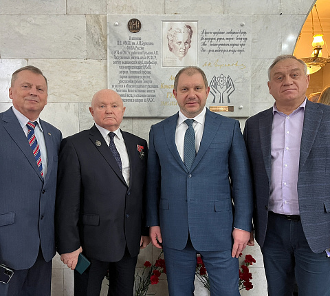 В ФМБЦ им.А.И. Бурназяна ФМБА России состоялось торжественное открытие мемориальной доски в честь 100-летия со дня рождения великого ученого-радиолога Ангелины Гуськовой