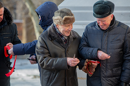 В ФМБЦ им. А.И. Бурназяна ФМБА России состоялось торжественное  открытие памятника «Первопроходцам в радиационной медицине от благодарных потомков»