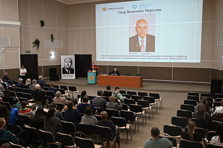 В ФМБЦ им.А.И.Бурназяна состоялось торжественное мероприятие, посвященное 80-летию Победы в Великой Отечественной войне