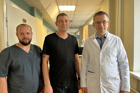 Хирурги ФМБЦ им.А.И. Бурназяна спасли жизнь военному летчику, проведя ему уникальную операцию по удалению паразитарного рака