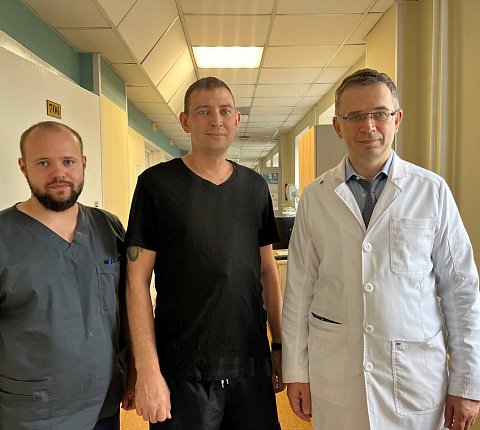 Хирурги ФМБЦ им.А.И. Бурназяна спасли жизнь военному летчику, проведя ему уникальную операцию по удалению паразитарного рака