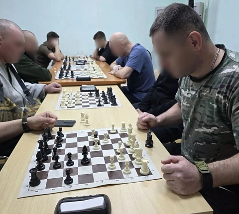 Ход конём к восстановлению: как шахматы помогают нашим защитникам возвращать равновесие  Служба психологической помощи ФМБЦ им. А.И. Бурназяна продолжает внедрять современные и бережные подходы к поддержанию психоэмоционального состояния наших защитников