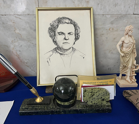 В ФМБЦ им.А.И. Бурназяна ФМБА России состоялось торжественное открытие мемориальной доски в честь 100-летия со дня рождения великого ученого-радиолога Ангелины Гуськовой