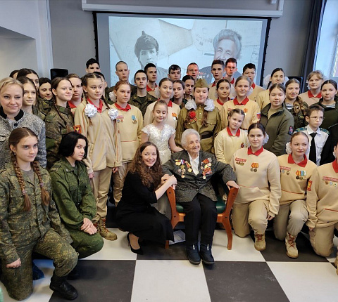 Коллектив ГНЦ ФМБЦ им.А.И.Бурназяна ФМБА России поздравил ветерана Центра Валентину Минаева со 105-летним юбилеем