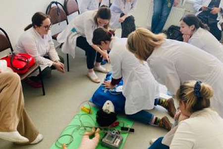 Занятия в Центре симуляционного обучения МБУ ИНО