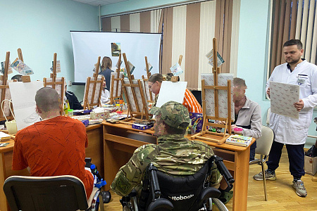 Для военнослужащих, находящихся на лечении и реабилитации в Центре, провели арт-терапию