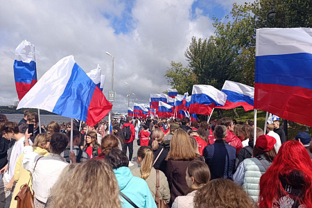 Молодежный совет ЦФО ФМБА России присоединился к масштабному шествию ко Дню государственного флага России