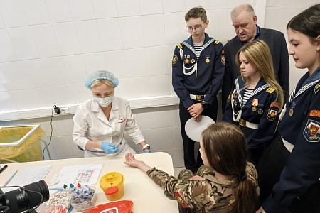 Кадетам Молодежного Учебного Центра г.Москвы рассказали о важности донорства крови