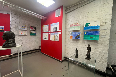 Творческие работы военнослужащих, которые находятся на лечении и реабилитации в ФМБЦ им.А.И. Бурназяна, представлены на выставке «Мы вместе! Своя сила в искусстве»