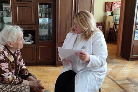 Специалисты ФМБЦ им.А.И. Бурназяна ФМБА России провели диспансеризацию ветерана Великой Отечественной войны