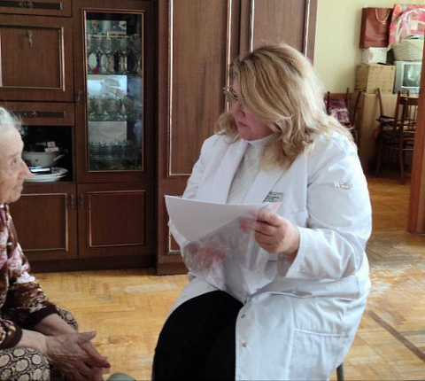 Специалисты ФМБЦ им.А.И. Бурназяна ФМБА России провели диспансеризацию ветерана Великой Отечественной войны