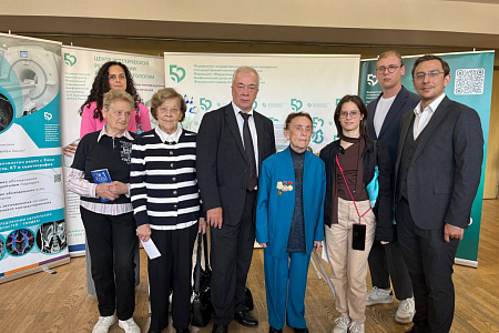 Ветераны и почетные сотрудники ФМБЦ им.А.И. Бурназяна ФМБА России на торжественном мероприятии к 80-летию атомной отрасли страны