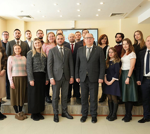 Научный сотрудник ГНЦ ФМБЦ им.А.И.Бурназяна ФМБА России на встрече с депутатом Госдумы Александром Мажугой