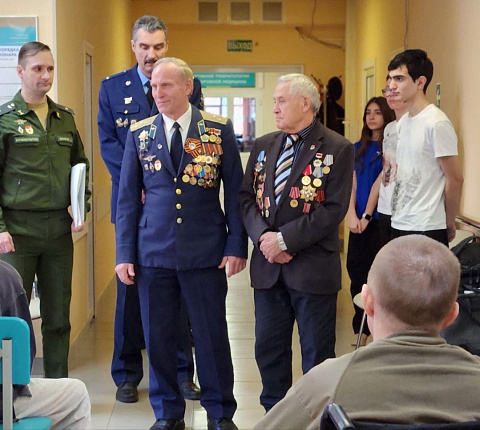 В ФМБЦ им.А.И. Бурназяна состоялся праздничный концерт для военнослужащих