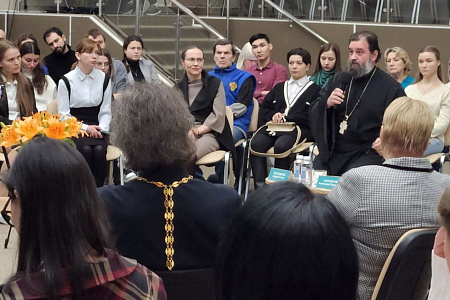 Протоиерей Андрей Ткачев встретился со специалистами ФМБЦ им. А.И. Бурназяна ФМБА России