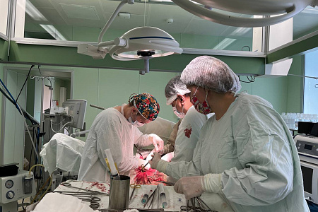 8-сантиметровую опухоль печени удалили хирурги ФМБЦ им. А.И. Бурназяна